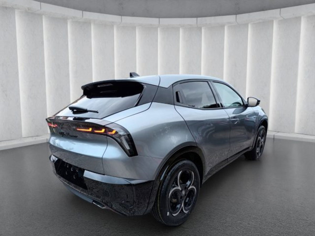 Alfa Romeo Junior elettrica Ti 156cv (7)