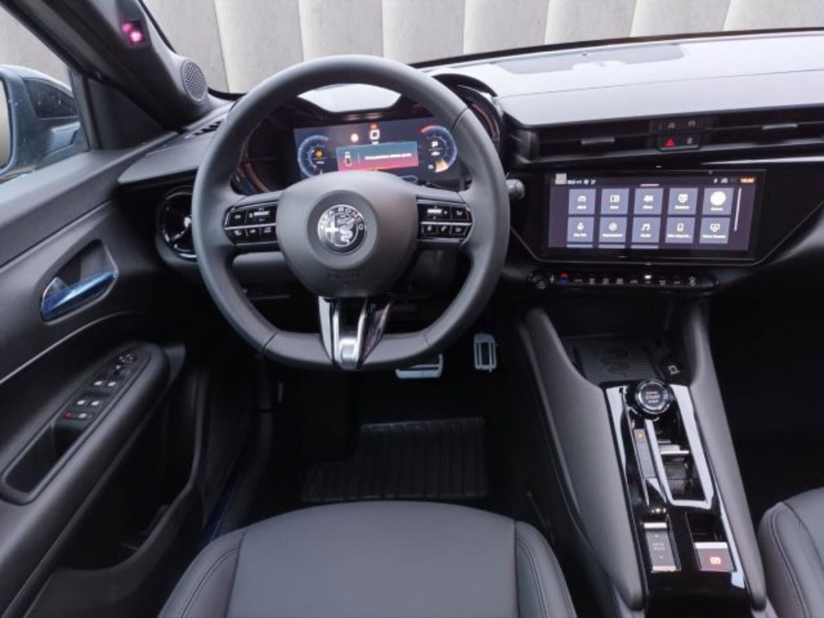 Alfa Romeo Junior elettrica Ti 156cv (13)