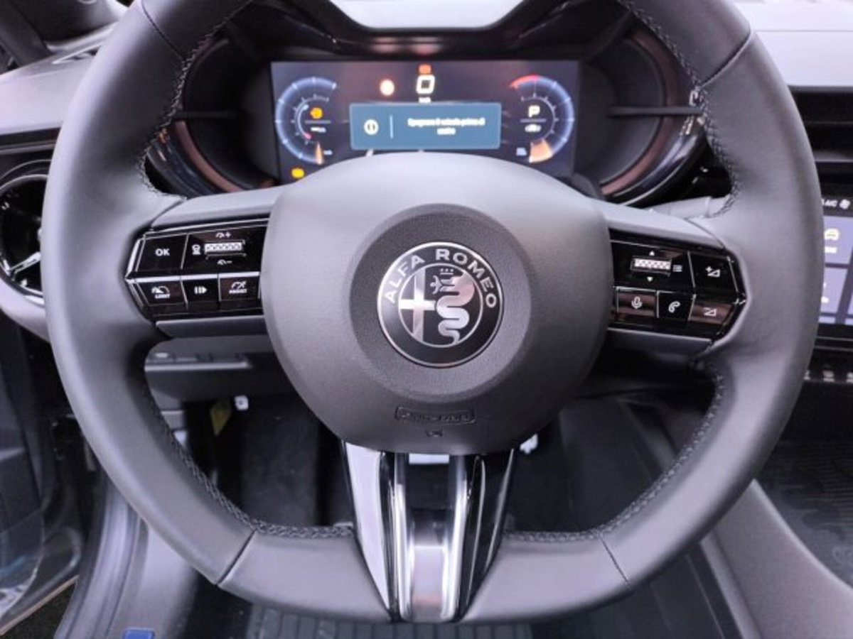 Alfa Romeo Junior elettrica Ti 156cv (19)