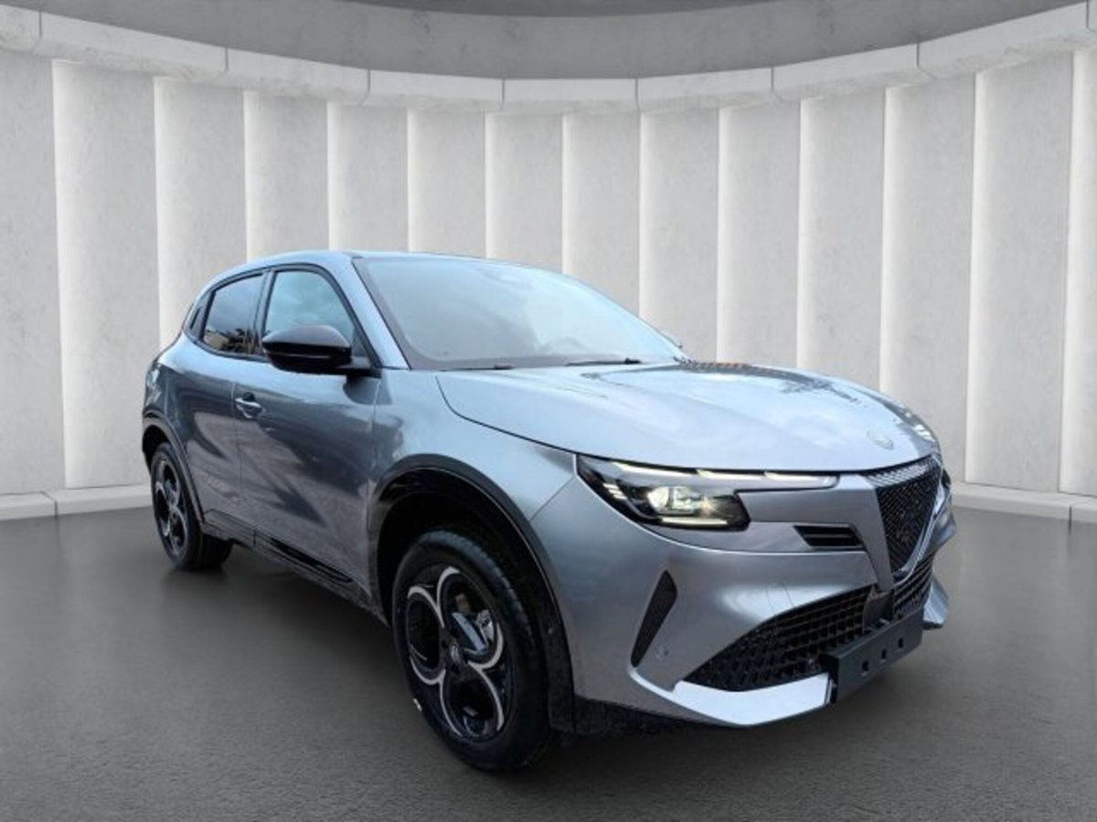 Alfa Romeo Junior elettrica Ti 156cv (4)