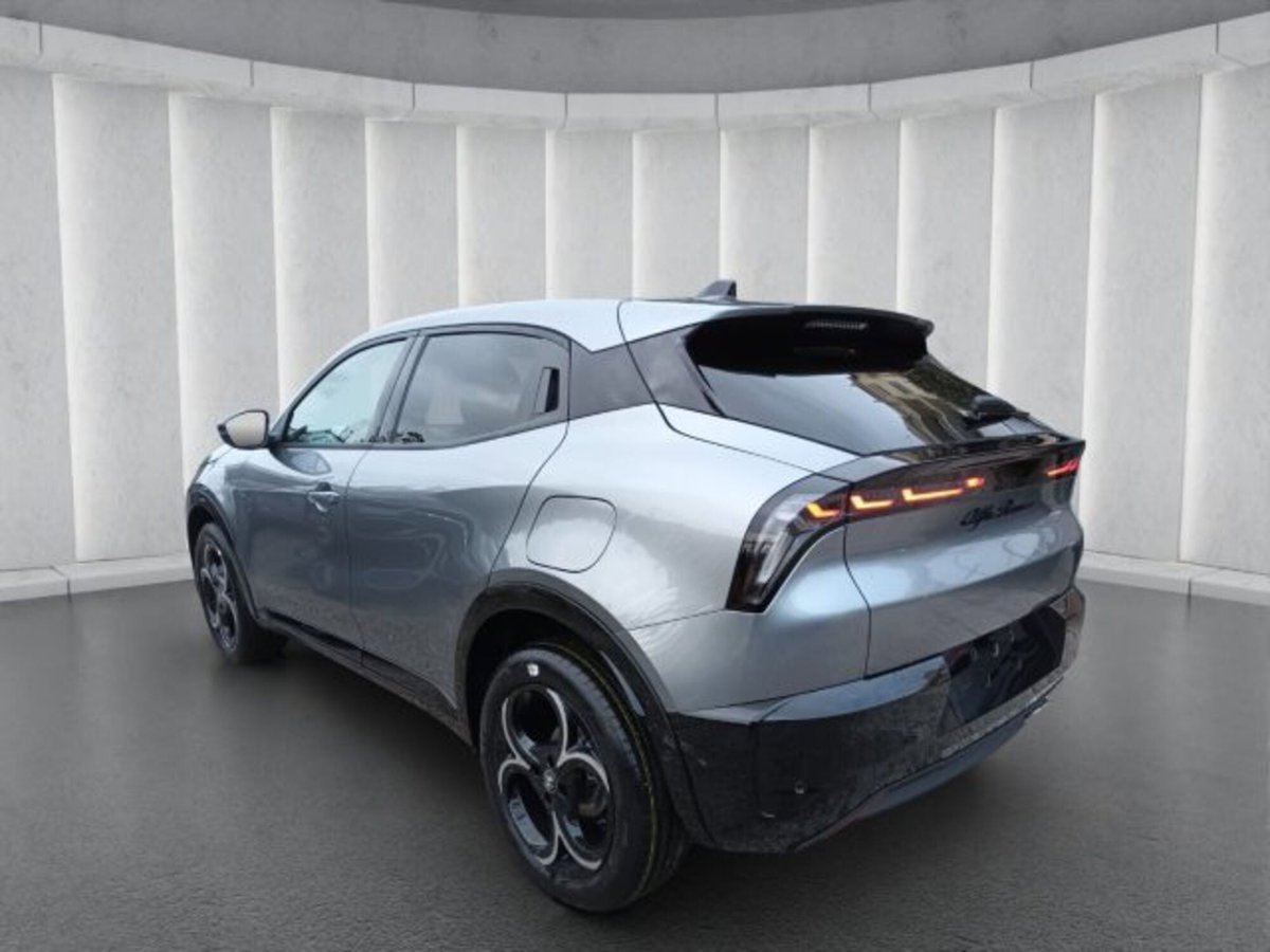 Alfa Romeo Junior elettrica Ti 156cv (5)
