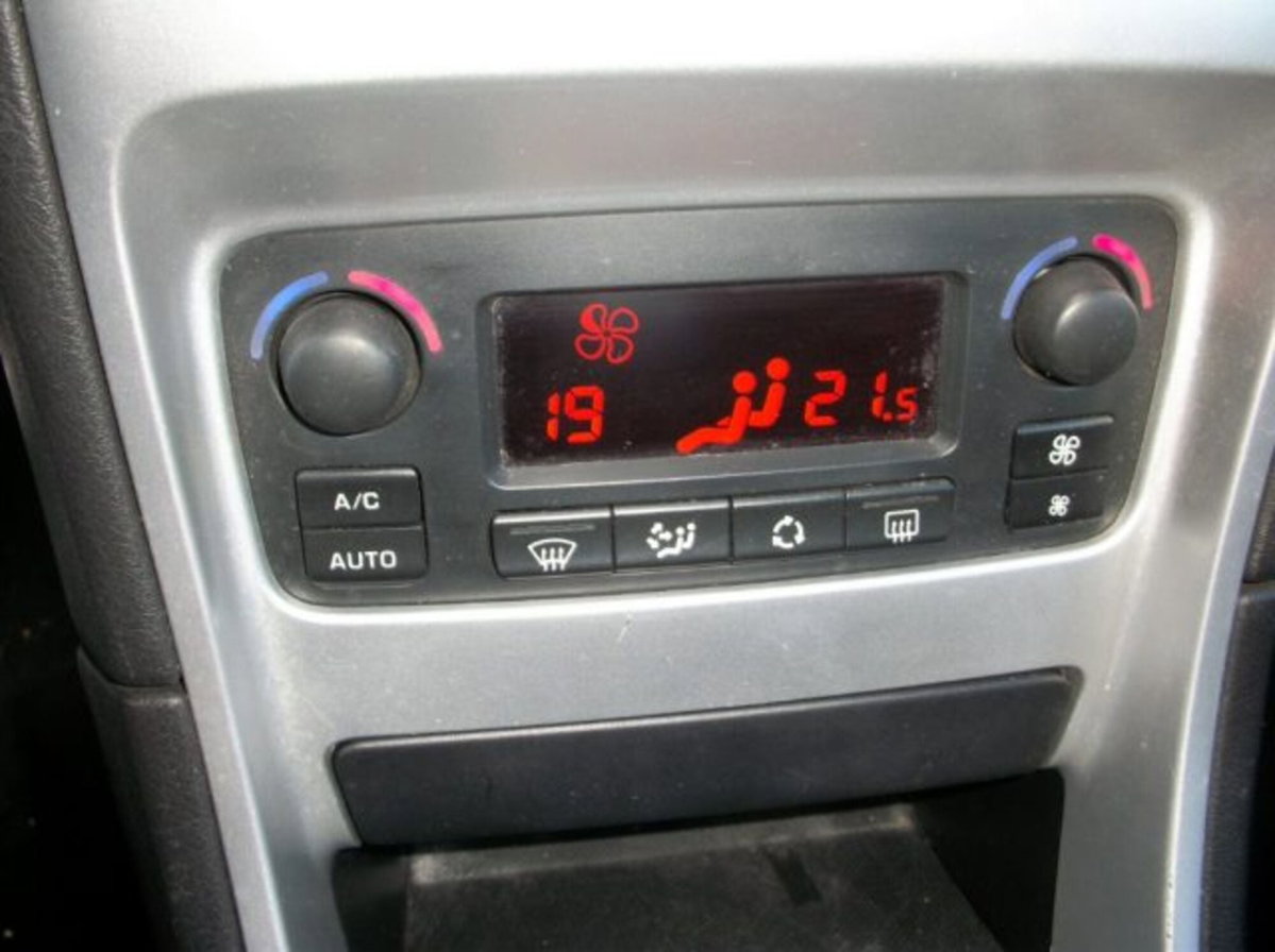Peugeot 307 Cabrio HDi FAP CC Tecno (8)
