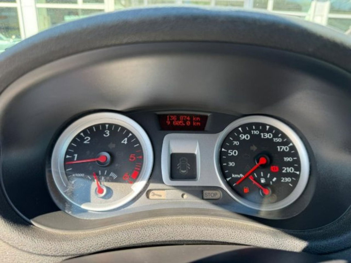 Renault Clio 1.5 dCi 105CV 5 porte Luxe (14)