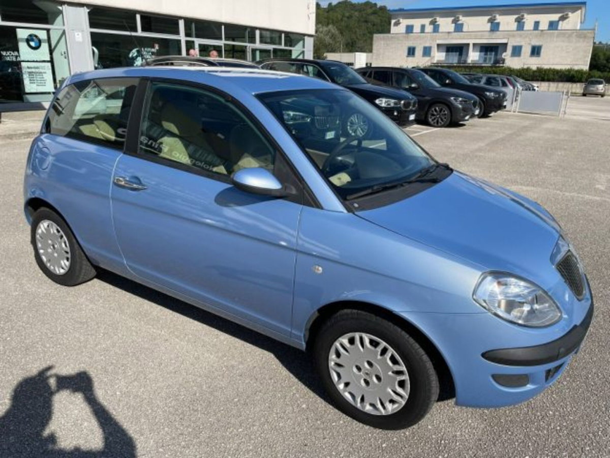 Lancia Ypsilon 1.3 MJT 75 CV Argento (2)