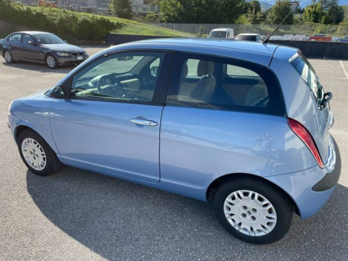 Lancia Ypsilon 1.3 MJT 75 CV Argento (4)
