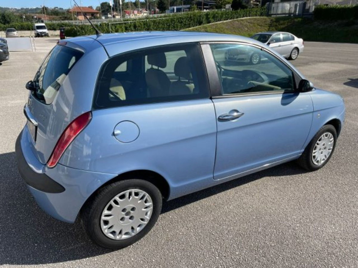 Lancia Ypsilon 1.3 MJT 75 CV Argento (5)