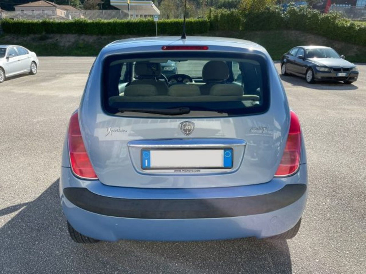 Lancia Ypsilon 1.3 MJT 75 CV Argento (6)