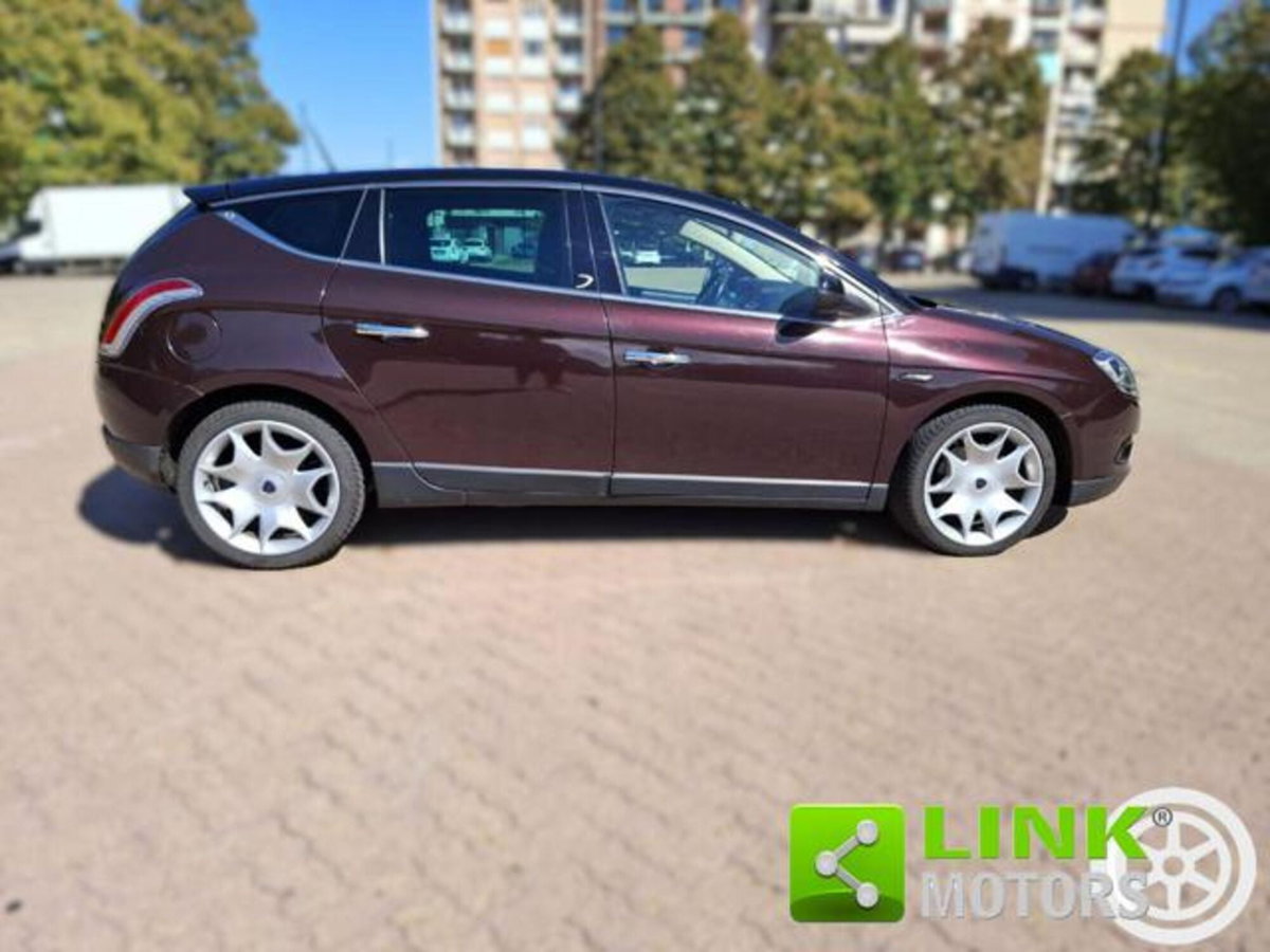 Lancia Delta 1.9 MJT Twinturbo DPF Gold (10)