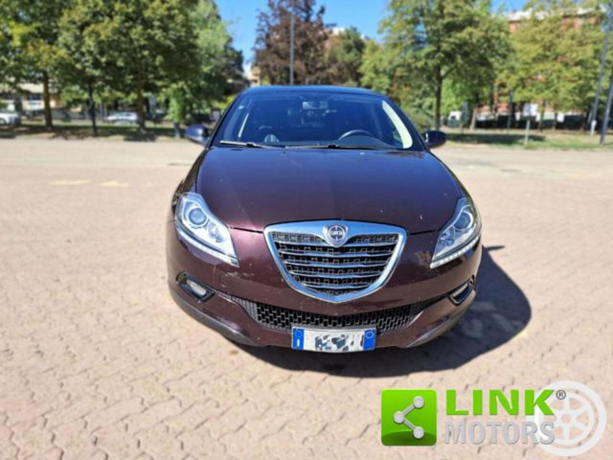 Lancia Delta 1.9 MJT Twinturbo DPF Gold (11)