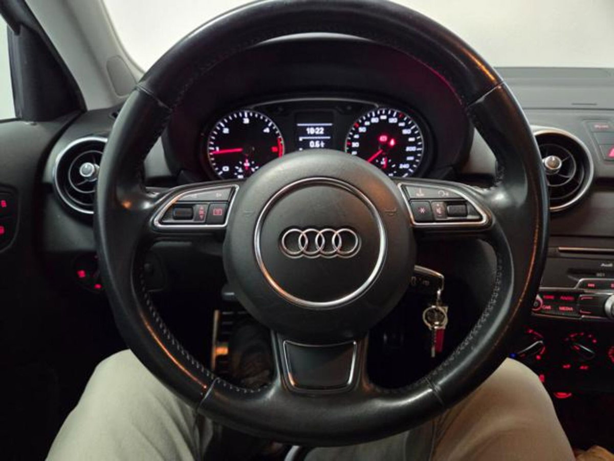 Audi A1 Sportback 1.6 TDI 116 CV Design (5)