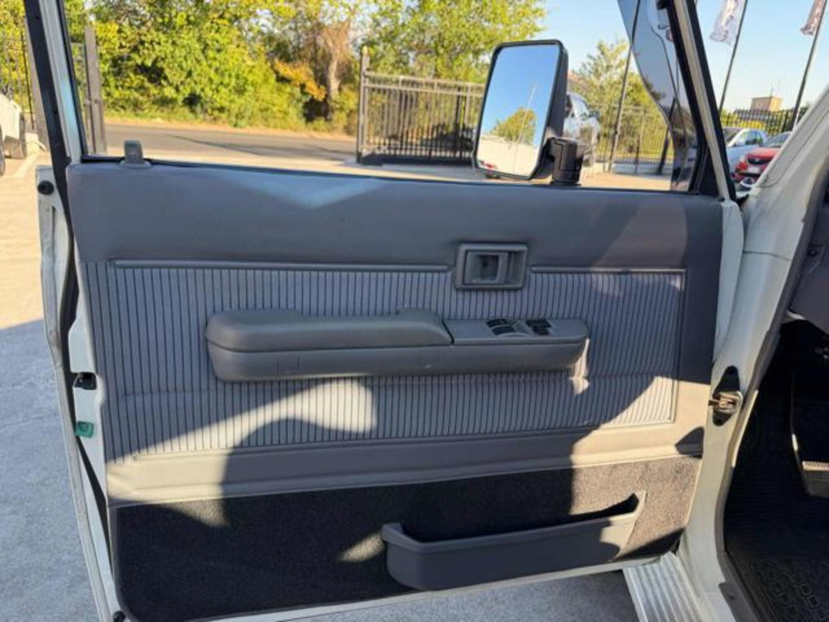 Toyota Land Cruiser 2.turbodiesel SW LJ70 LX (15)