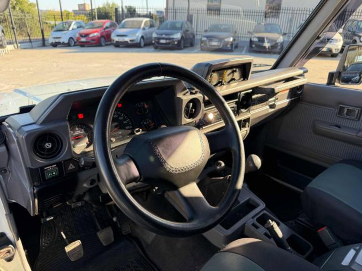 Toyota Land Cruiser 2.turbodiesel SW LJ70 LX (8)