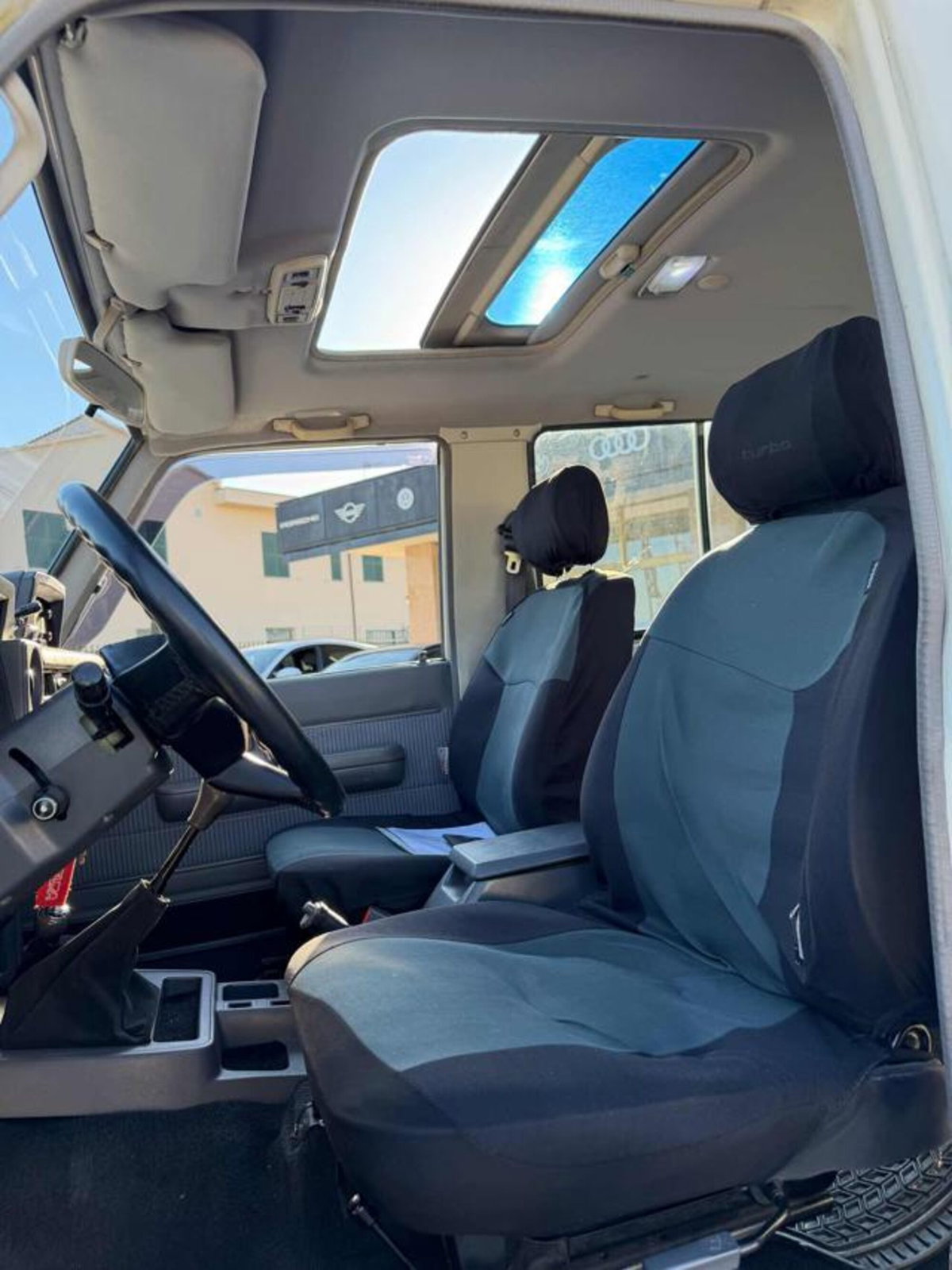 Toyota Land Cruiser 2.turbodiesel SW LJ70 LX (9)
