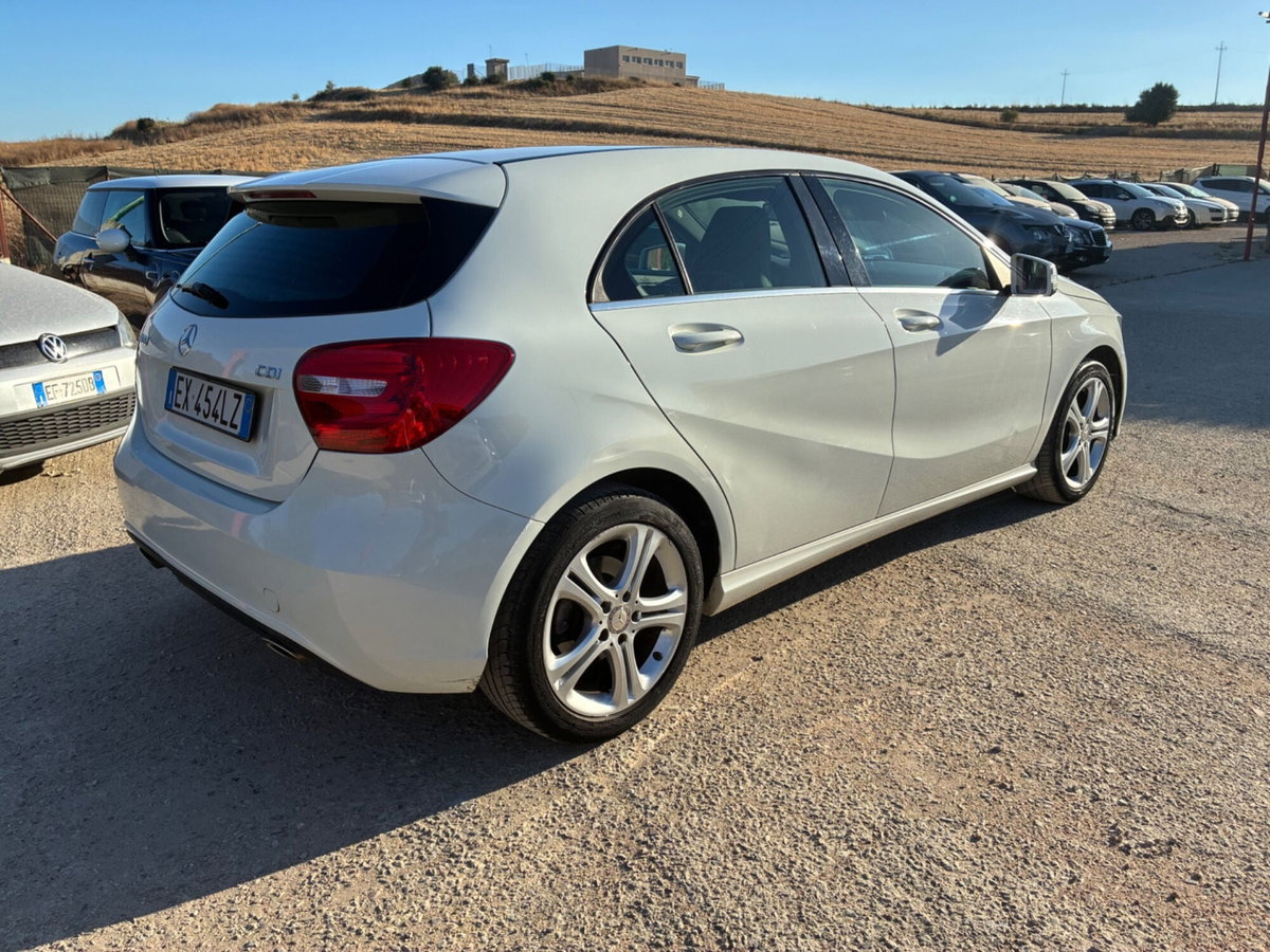 Mercedes-Benz Classe A 180 CDI Automatic Dark Night Edition (3)