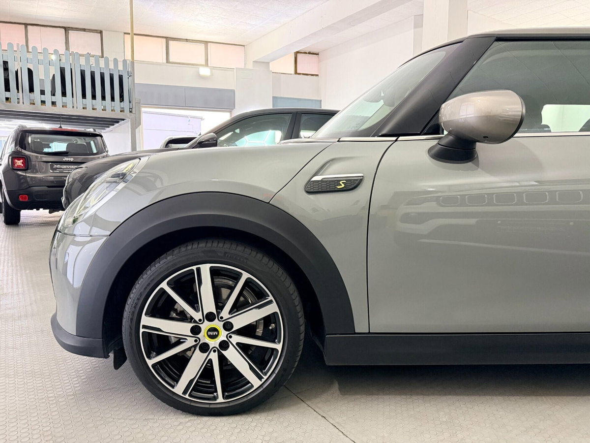 MINI Mini Cooper SE Essential (14)