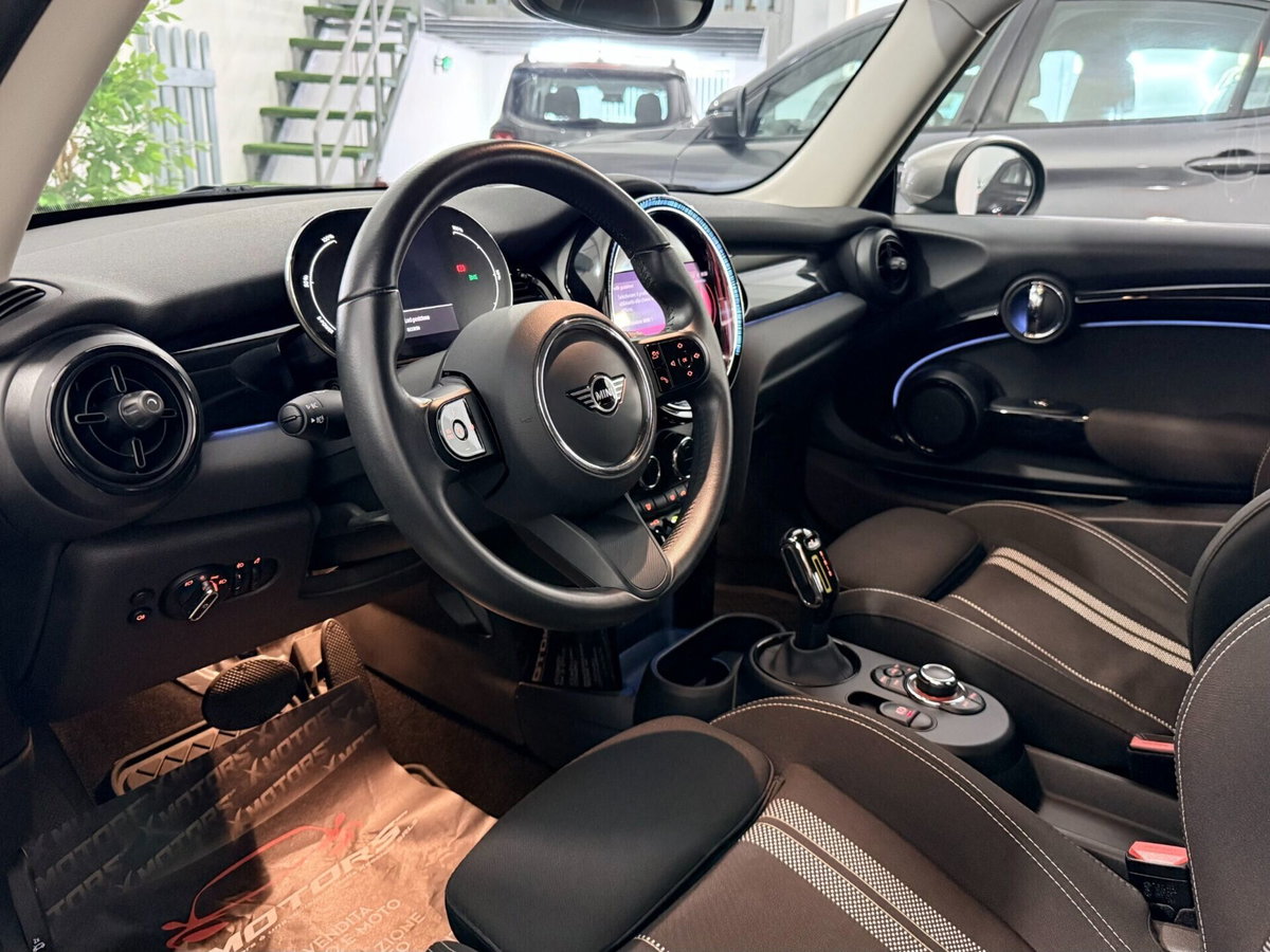 MINI Mini Cooper SE Essential (18)