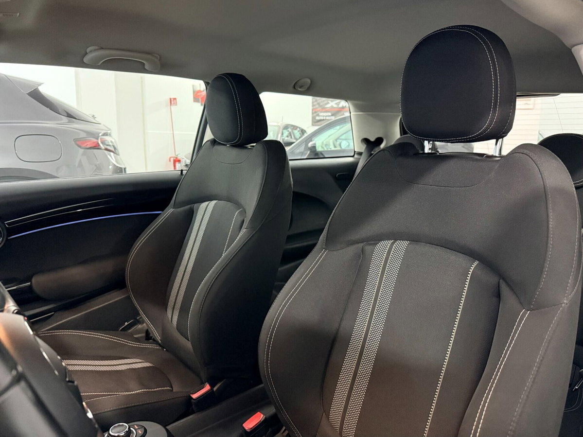 MINI Mini Cooper SE Essential (19)