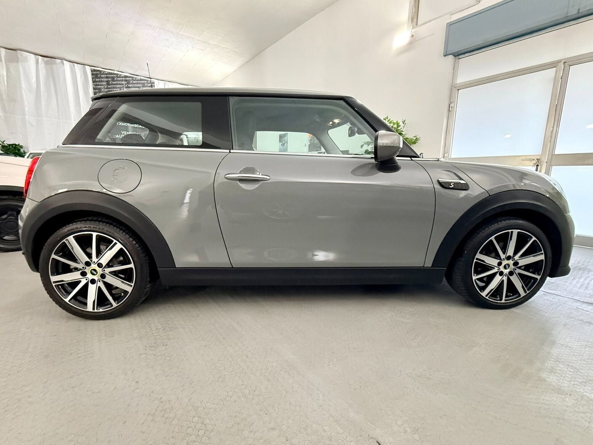 MINI Mini Cooper SE Essential (4)
