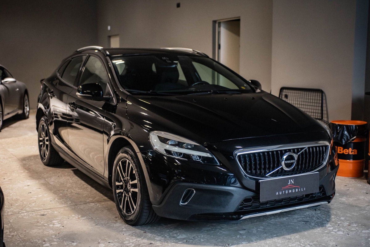 Volvo V40 Cross Country D2 Summum