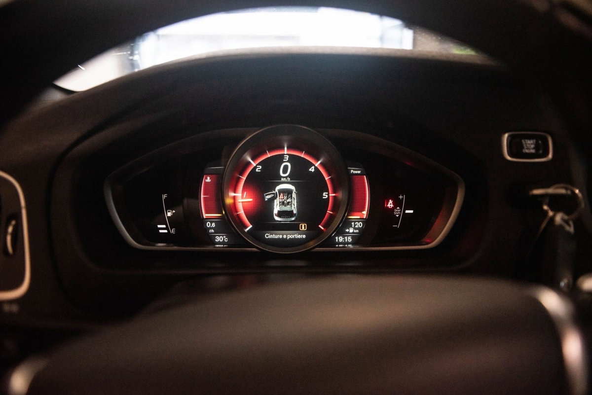 Volvo V40 Cross Country D2 Summum (5)