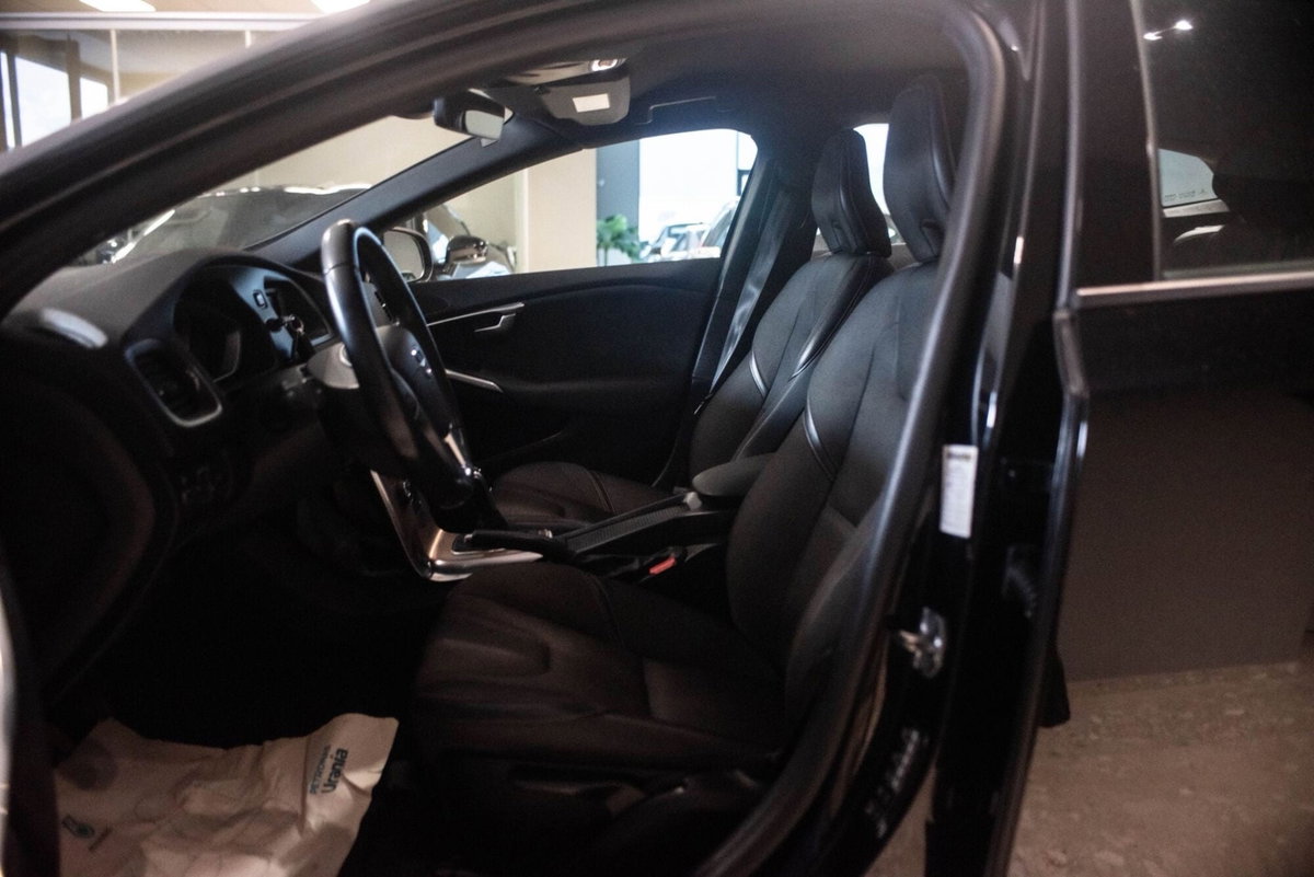 Volvo V40 Cross Country D2 Summum (9)