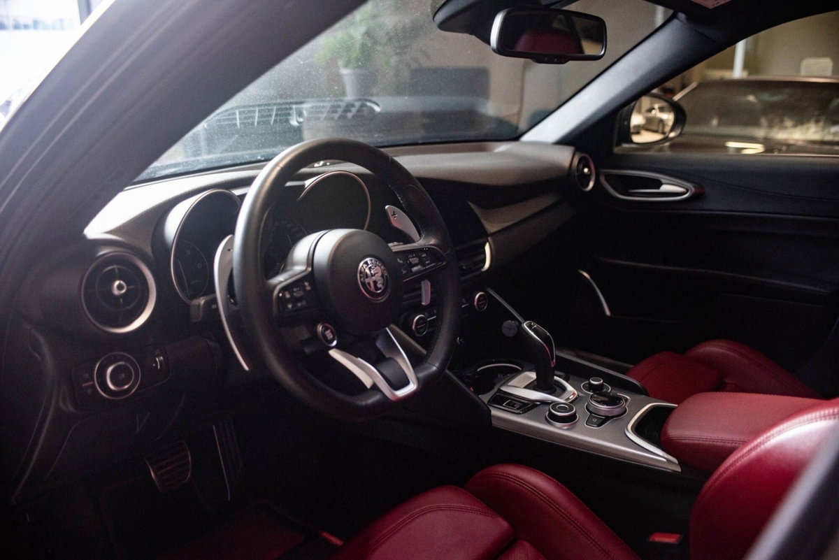 Alfa Romeo Giulia 2.2 Turbodiesel 210 CV AT8 AWD Q4 Veloce (18)