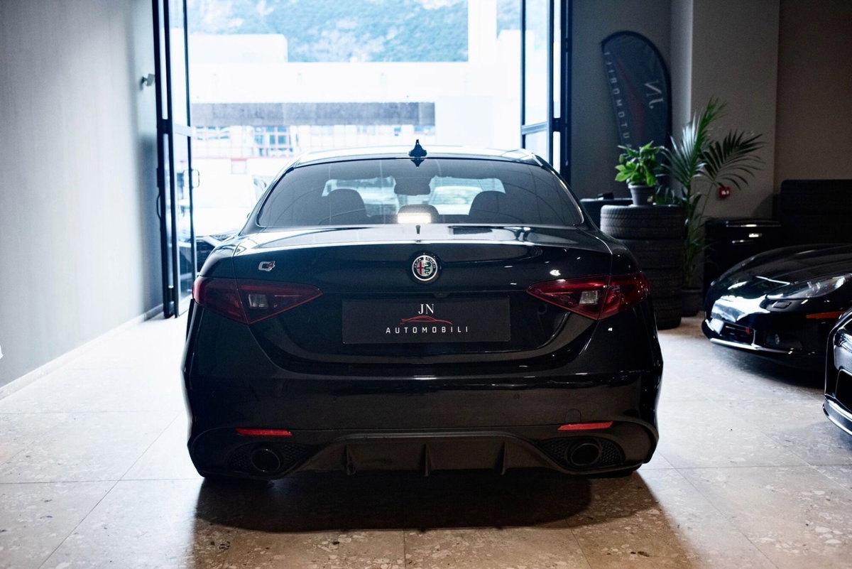 Alfa Romeo Giulia 2.2 Turbodiesel 210 CV AT8 AWD Q4 Veloce (19)