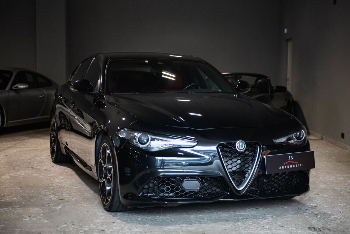 Alfa Romeo Giulia 2.2 Turbodiesel 210 CV AT8 AWD Q4 Veloce (2)