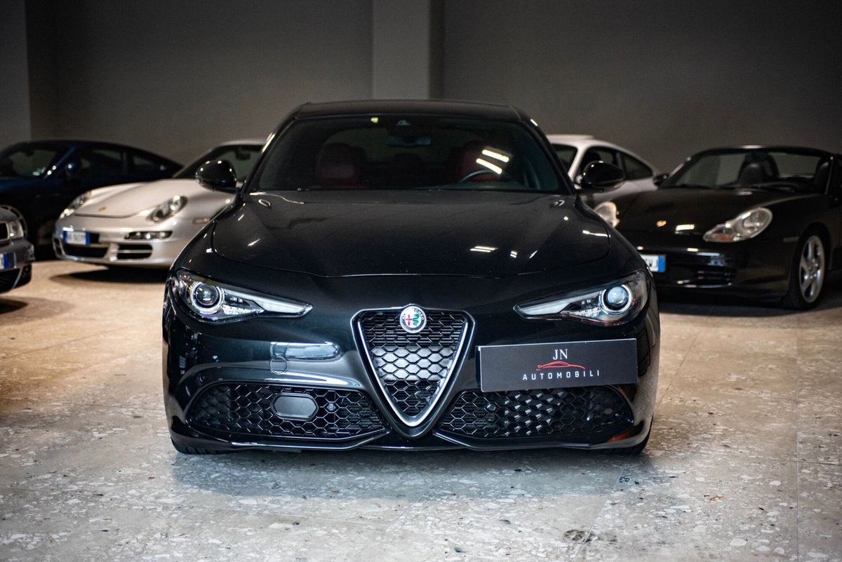 Alfa Romeo Giulia 2.2 Turbodiesel 210 CV AT8 AWD Q4 Veloce (3)