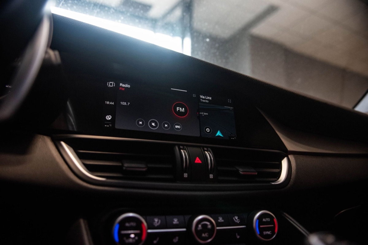 Alfa Romeo Giulia 2.2 Turbodiesel 210 CV AT8 AWD Q4 Veloce (8)