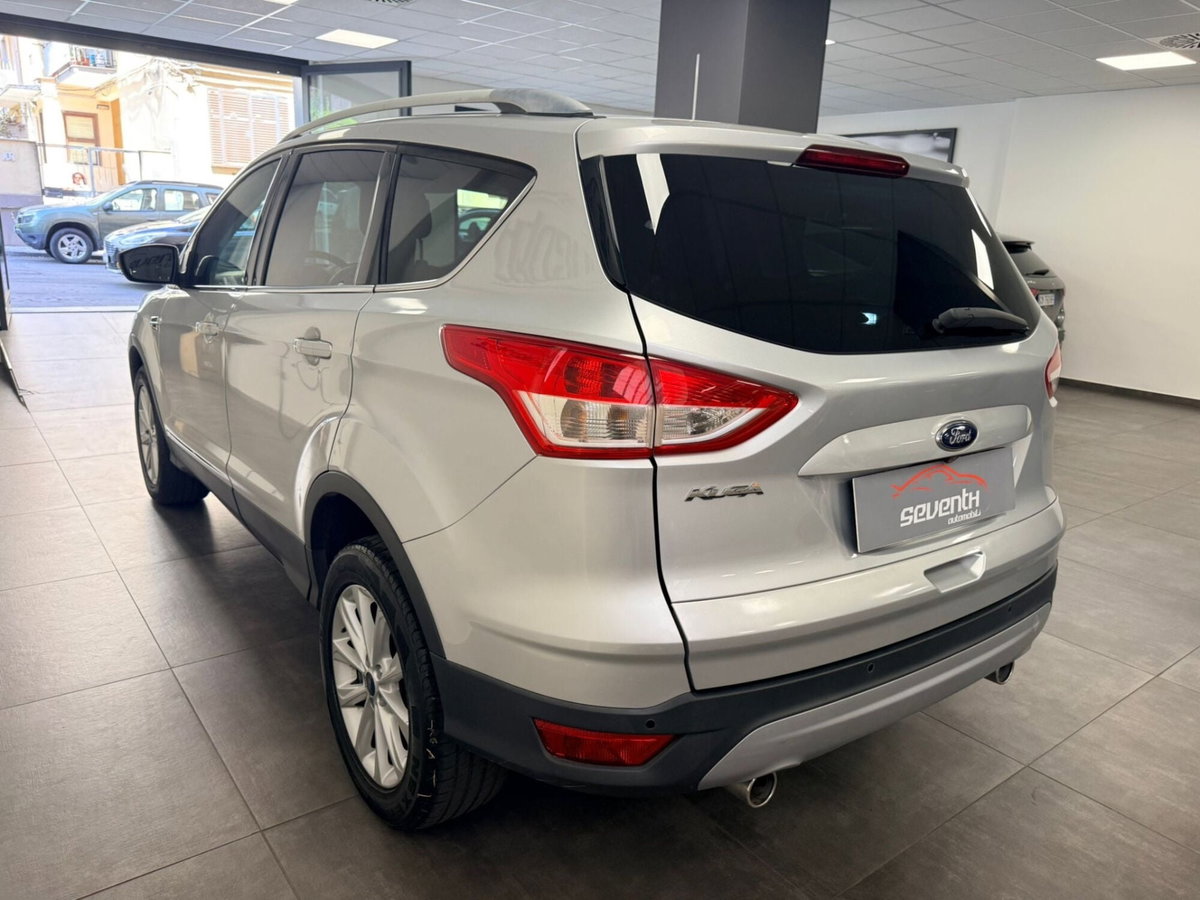 Ford Kuga 2.0 TDCI 150 CV S&S 4WD Titanium (4)