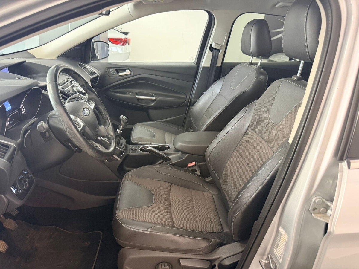 Ford Kuga 2.0 TDCI 150 CV S&S 4WD Titanium (7)