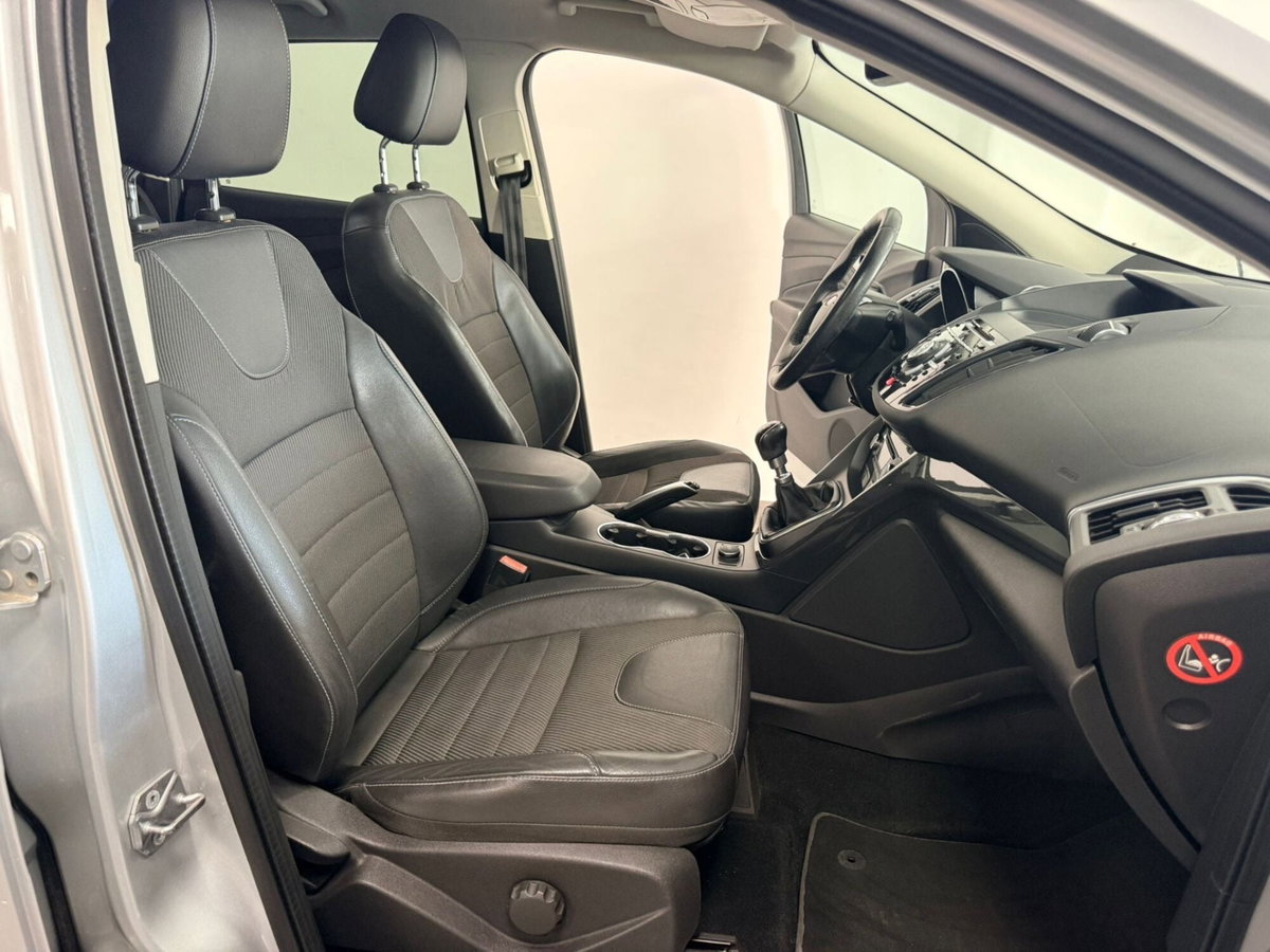 Ford Kuga 2.0 TDCI 150 CV S&S 4WD Titanium (8)