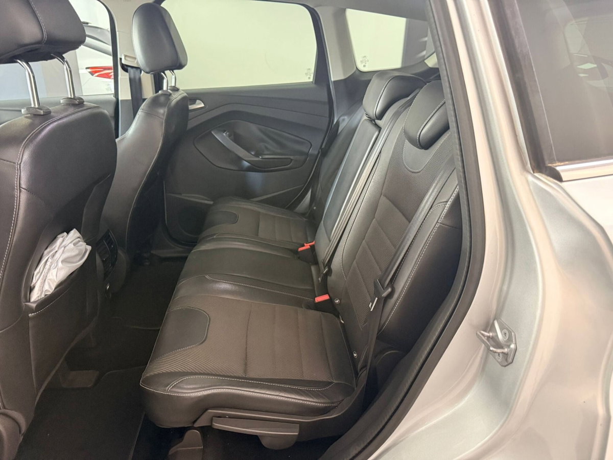 Ford Kuga 2.0 TDCI 150 CV S&S 4WD Titanium (9)