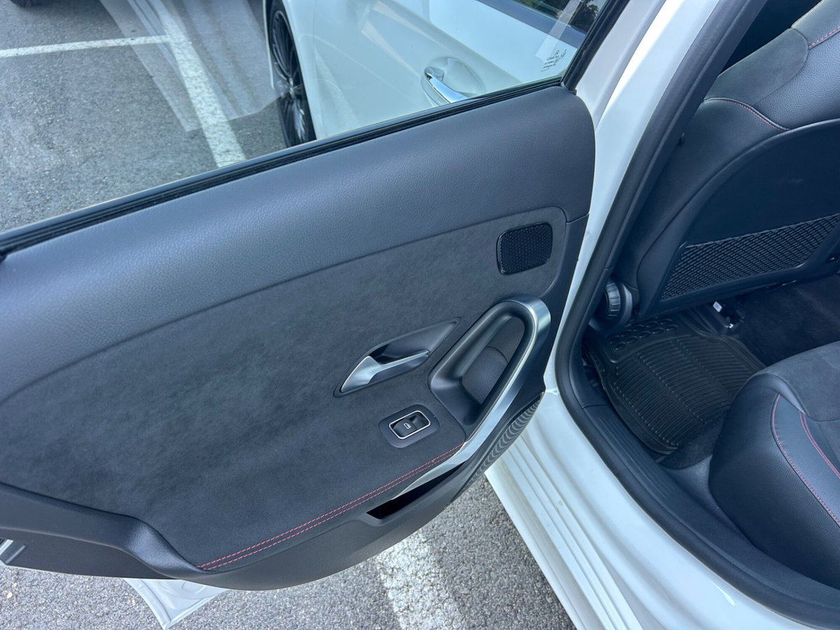 Mercedes-Benz Classe A 180 d Automatic Premium (9)