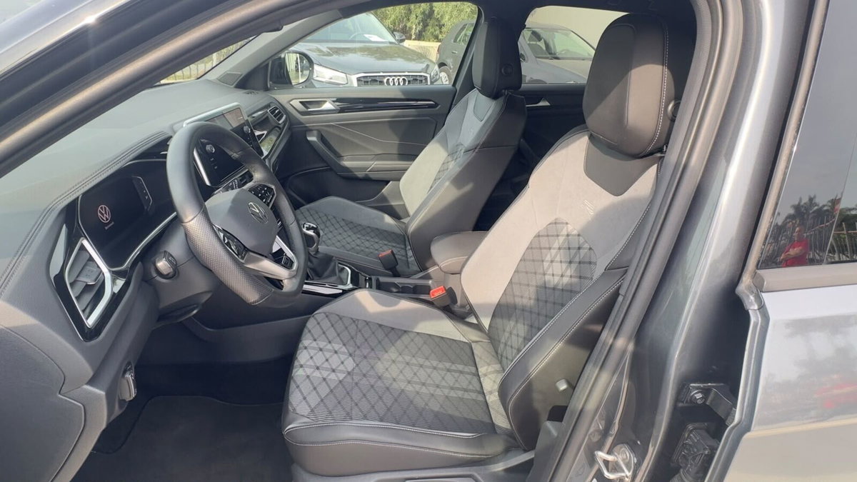 Volkswagen T-Roc 1.5 tsi R-Line (10)