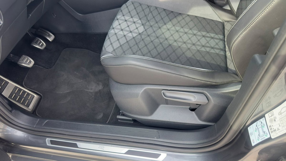 Volkswagen T-Roc 1.5 tsi R-Line (13)