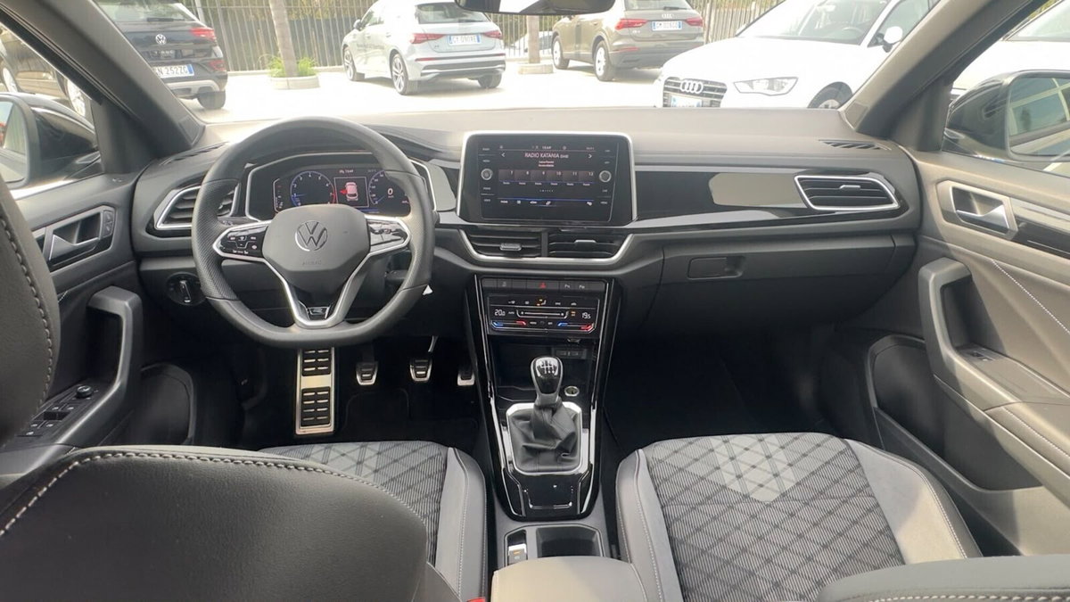 Volkswagen T-Roc 1.5 tsi R-Line (15)
