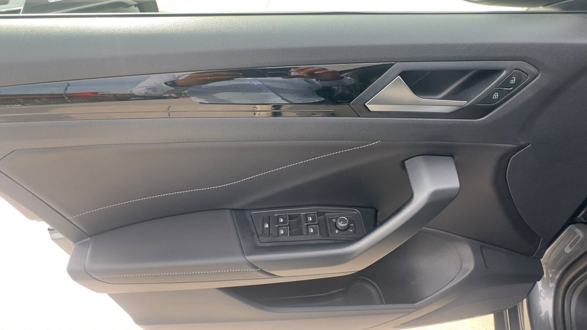 Volkswagen T-Roc 1.5 tsi R-Line (16)