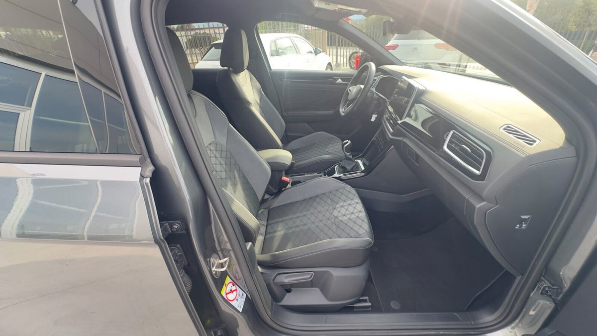 Volkswagen T-Roc 1.5 tsi R-Line (19)