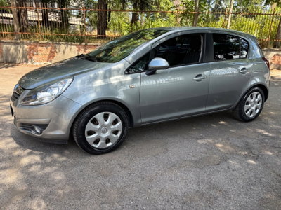 Opel Corsa 1.2 5 porte Club usata