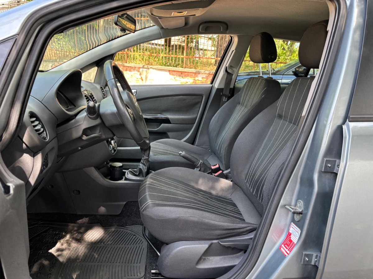 Opel Corsa 1.2 5 porte Club (10)