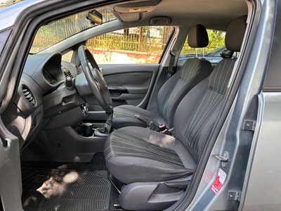 Opel Corsa 1.2 5 porte Club (10)