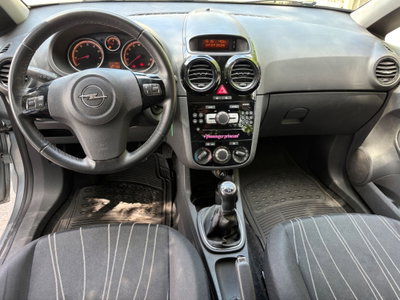 Opel Corsa 1.2 5 porte Club (12)