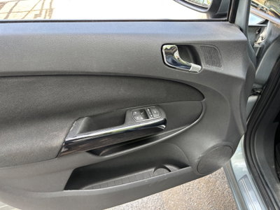 Opel Corsa 1.2 5 porte Club (13)