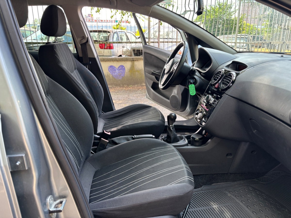 Opel Corsa 1.2 5 porte Club (18)