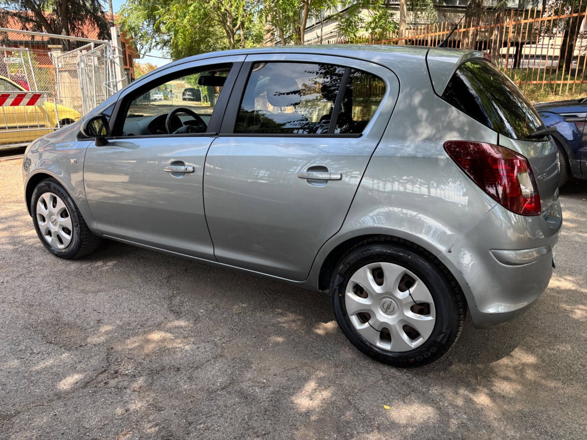 Opel Corsa 1.2 5 porte Club (7)
