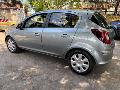 Opel Corsa 1.2 5 porte Club (7)