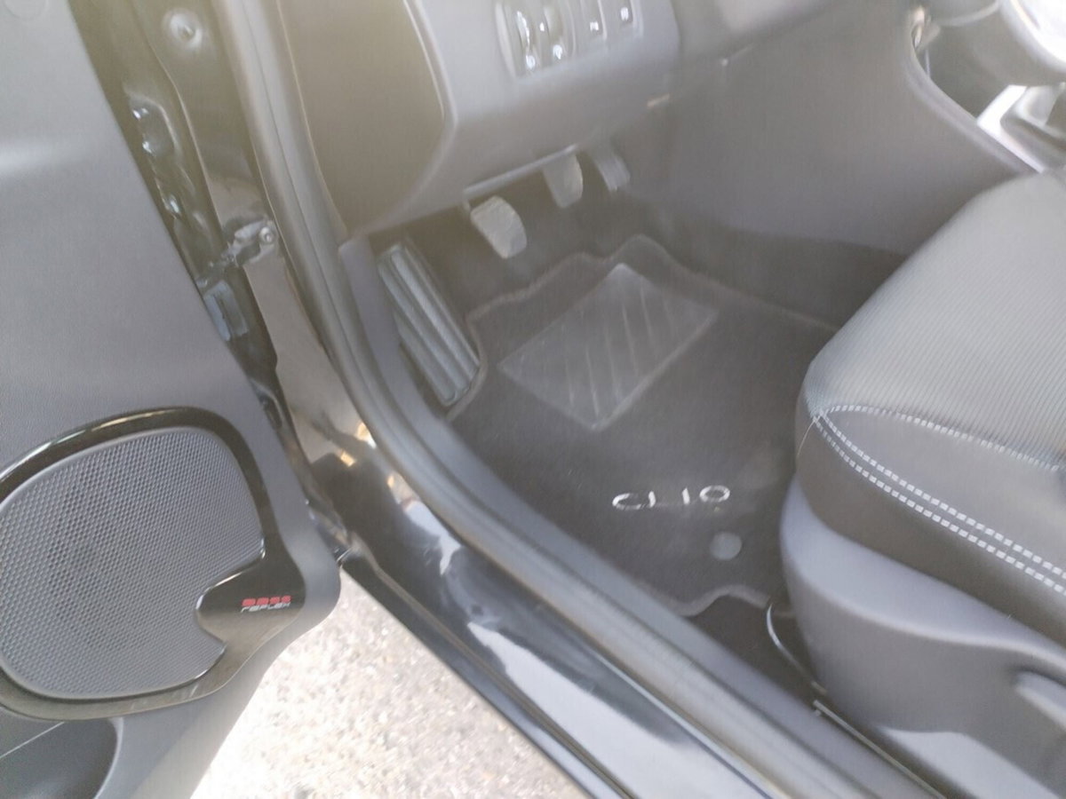 Renault Clio Sporter dCi 8V 90 CV Duel (10)