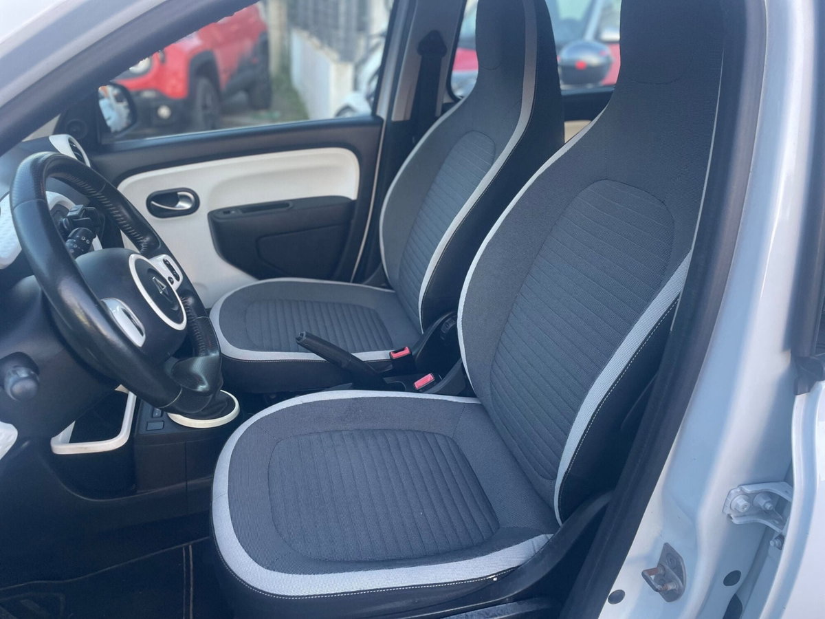 Renault Twingo 1.0 SCe Live (4)